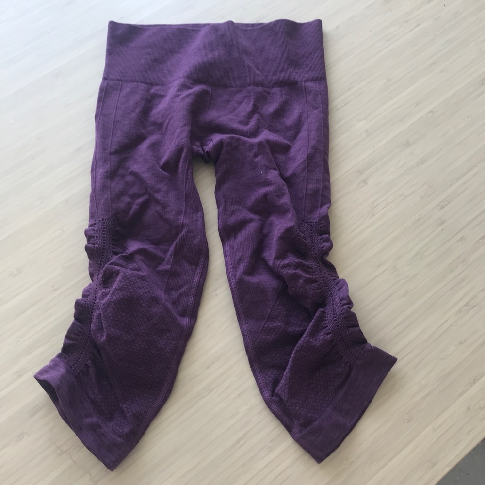 Lululemon plum capris
